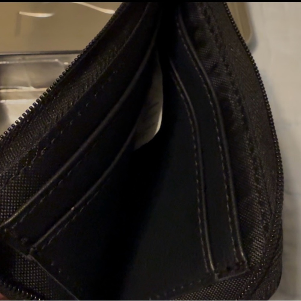 Men’s Billabong zipper bi-fold wallet, w/metal storage tin, blk and logo, NWT. - Picture 8 of 9